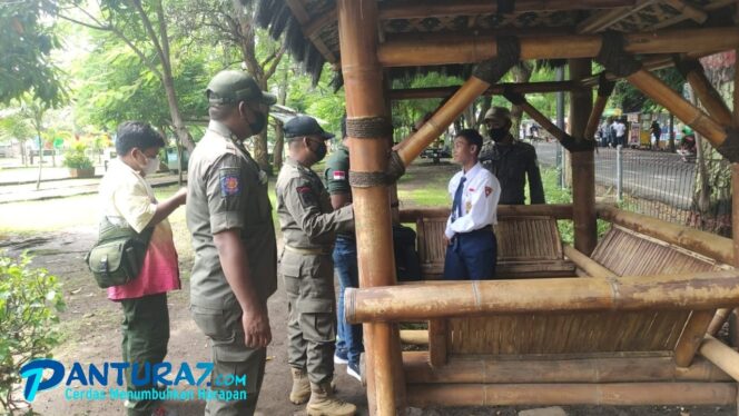 
					Antisipasi Kenakalan Remaja, Satpol PP Patroli Taman