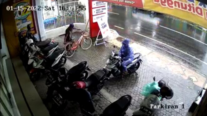 
					Sepeda Angin Karyawan Digital Printing Digondol Maling, Pelaku Terekam CCTV