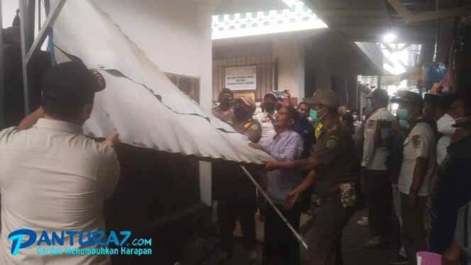
					Bandel, PKL di Kawasan Wisata Religi Kota Pasuruan Ditertibkan
