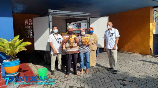 
					Pemkot dan Bulog Pasok 3.000 Liter Minyak Goreng