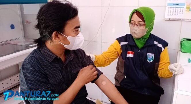
					Anggota PWI Probolinggo Raya Disuntik Vaksin Booster