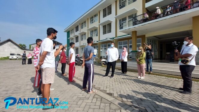 
					Walikota Kunjungi Belasan Pasien Positif Covid-19 di Rusunawa
