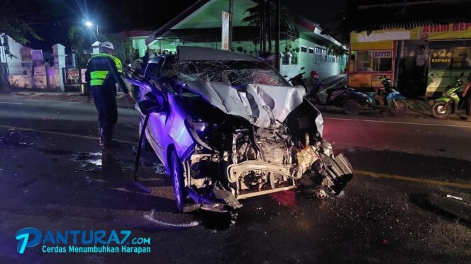 
					Mobil Dihantam 2 Truk, Pengemudi dan Penumpang luka