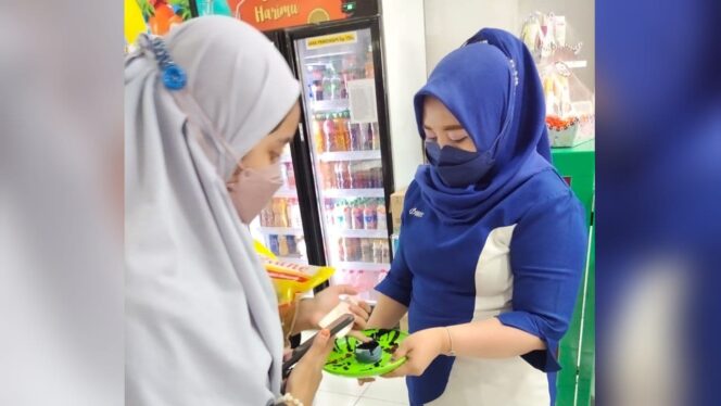 
					Antisipasi Joki Minyak Goreng, 3 Swalayan Terapkan Celup Tinta