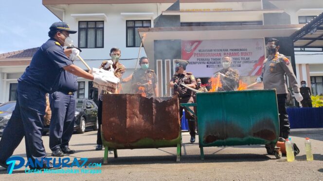 
					Kejaksaan Musnahkan Sabu Hingga Upal Hasil Kejahatan