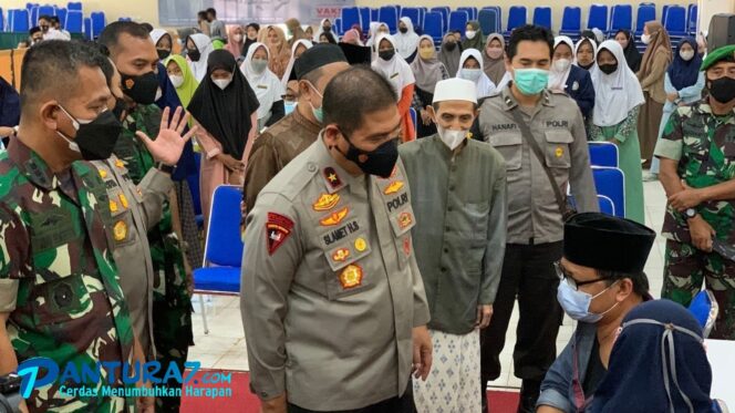 
					Gelar Vaksinasi Massal, Ponpes Nurul Jadid Dipuji Wakapolda Jatim