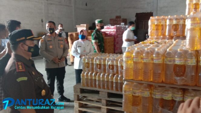 
					Cek Stok Minyak Goreng, Forkopimda Sidak 2 Gudang Distributor