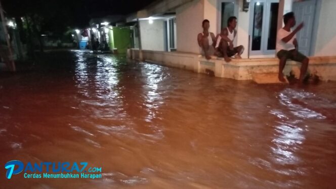 
					Banjir Bandang Terjang Nguling, 700 KK terdampak