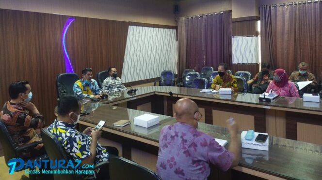 
					Rakor Panlih Tolak Permintaan Hitung Ulang Surat Suara