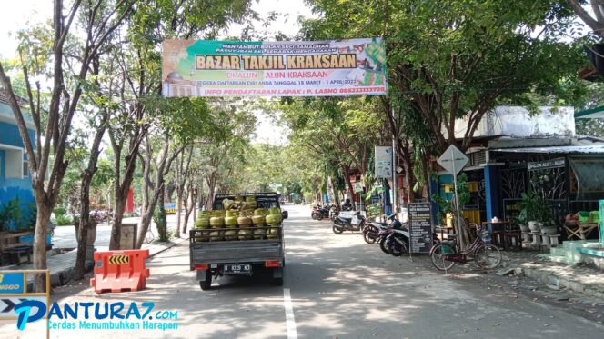
					Sepekan Jelang Ramadhan, Bazar Takjil Alun-alun Kraksaan Banjir Pendaftar