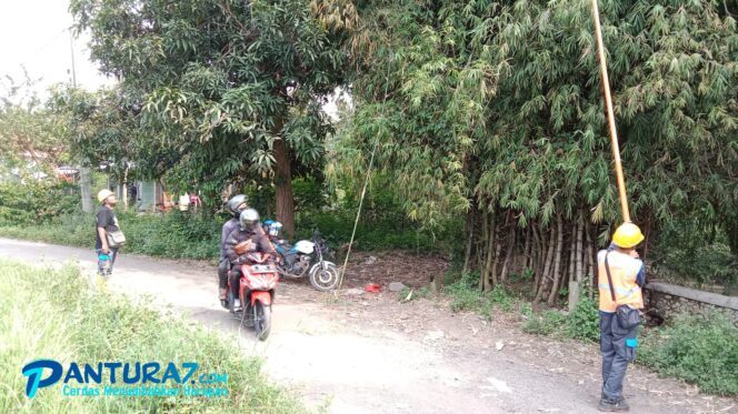 
					Membahayakan! Kabel PLN di Besuk Semrawut