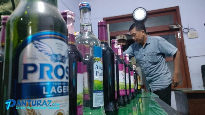 
					Akan Diedarkan Saat Ramadhan, Puluhan Botol Miras Disita