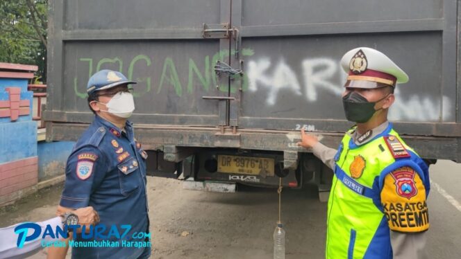 
					Operasi Keselamatan Semeru 2022, Satlantas Razia ODOL