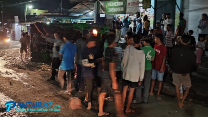 
					Gegara Jalan Rusak, Truk Muat Gabah Guling di Wangkal