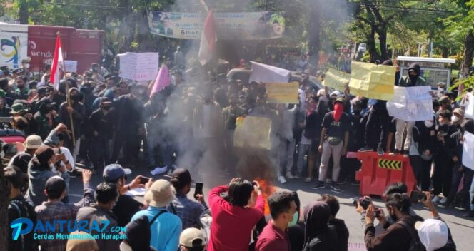 
					Demo Aliansi BEM se-Probolinggo, Tolak Kenaikan Harga BBM hingga Soroti Tambak Udang