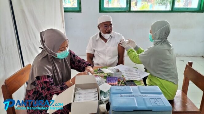 
					Tunjangan Guru Dikaitkan Vaksin, Guru dan Pegiat Antikorupsi Bereaksi