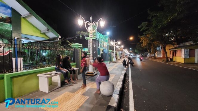 
					Bak Malioboro, Jalan Ikan Tengiri Berhias Lampu Jadi Destinasi Wisata di Probolinggo