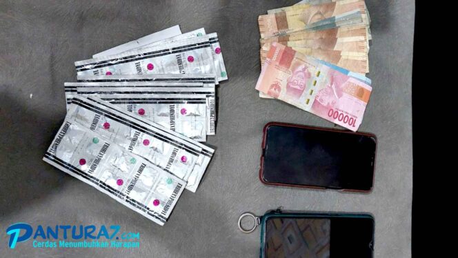 
					LENGKAP: Barang bukti yang berhasil diamankan, (Foto: Hafiz Rozani).