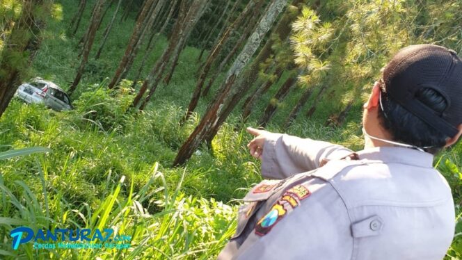 
					Suzuki Ertiga di Tutur Terjun ke Jurang, Penumpang Selamat