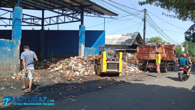 
					DLH Kab. Probolinggo Dikecam, Baru Buang Sampah Setelah 2 Pekan Menggunung