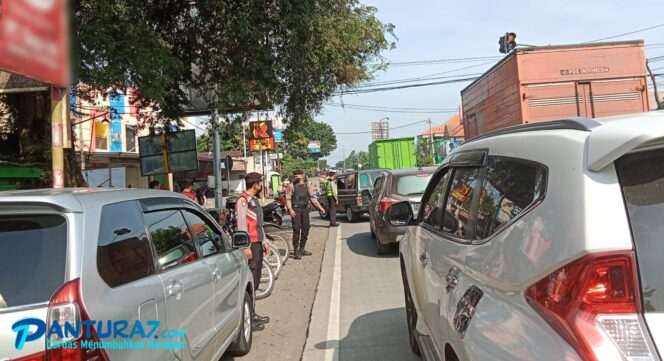 
					Pengguna Jalan ‘Kecele’, Polisi Atur Lalin Dikira Razia