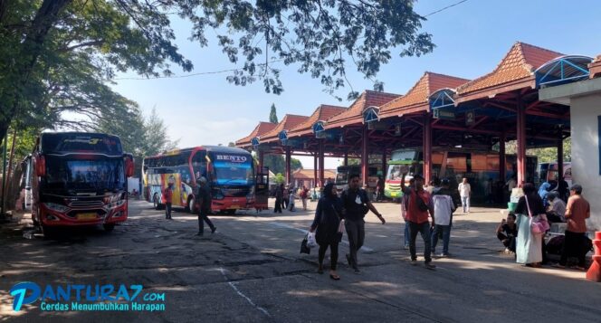 
					H+7, Penumpang Bus di Terminal Bayuangga Kembali Normal