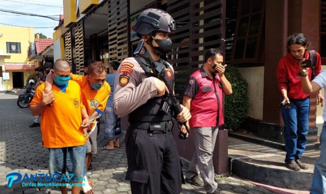 
					RILIS: Polres Probolinggo Kota menciduk 5 orang atas kasus curanmor. (Hafiz Rozani)