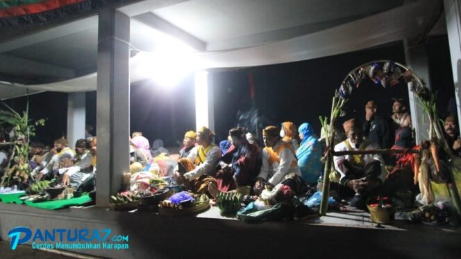 
					Yadnya Kasada, Dua Dukun Pandita Dikukuhkan