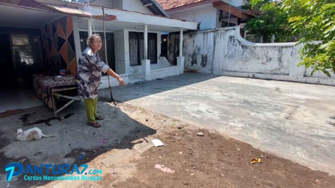 
					Ditinggal Makan, Motor Diparkir Depan Rumah Amblas