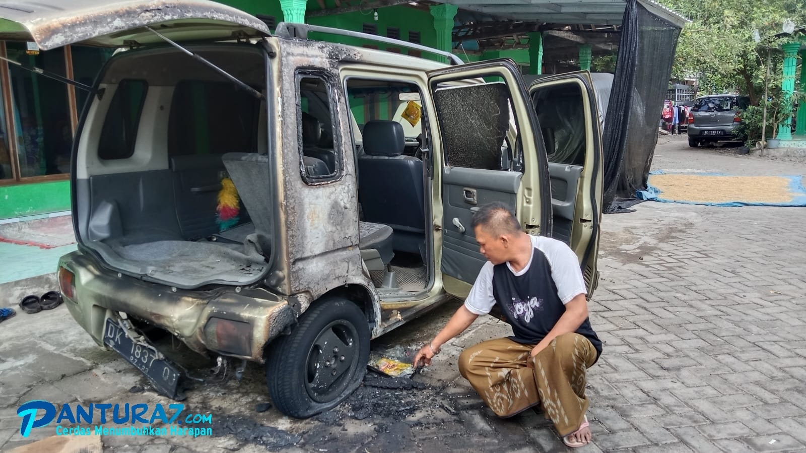 Parkir di Depan Rumah, Mobil Aktivis Antikorupsi Dibakar - PANTURA7.com ...