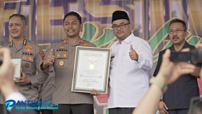
					Polres Probolinggo Gelar Festival Rawon 5.236 Porsi, Tembus Rekor MURI Dunia