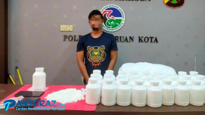 
					Edarkan Pil Koplo, Bos Warung Kopi Disergap Polisi