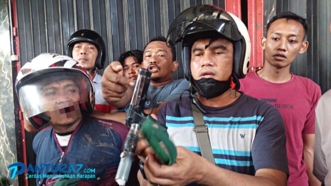
					Pelaku Curanmor Dihajar Massa di Kanigaran