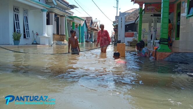 
					Banjir Rob Terjang Kalibuntu Kraksaan, yang Ketiga Sepanjang 2022