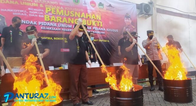 
					Barang Bukti Hasil Kejahatan Senilai Rp3 M Dimusnahkan 