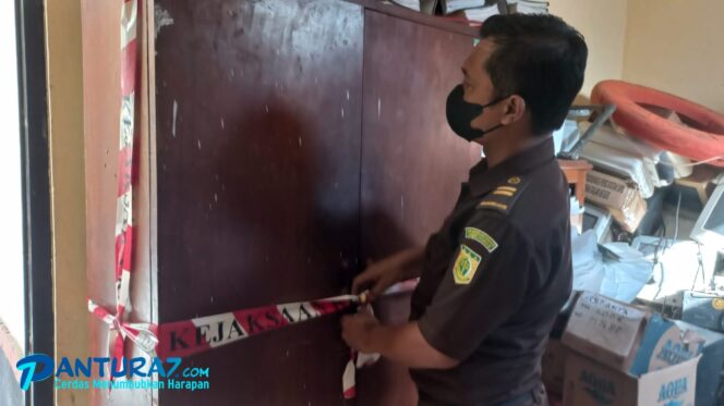
					Buntut Kasus Korupsi JLU, Kejari Kota Pasuruan Geledah 3 Kantor