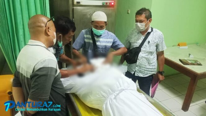 
					Tolak Otopsi, Keluarga Bawa Jasad Teknisi yang Jatuh dari Tower ke Blora