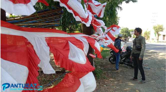 
					Jelang HUT Kemerdekaan, Penjual Bendera Merah Putih Marak