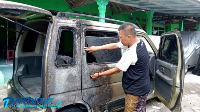 
					Mobil Hollah, Pegiat Anti-Korupsi Dibakar dengan Solar