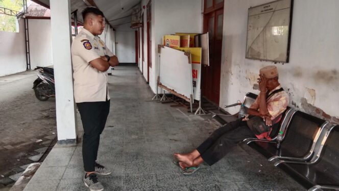 
					Ngemis untuk ‘Nyawer’ Biduan, Pria ini Ditertibkan Satpol PP