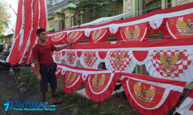 
					Pedagang Bendera Musiman Menjamur, Raup Keuntungan hingga Rp3 Juta