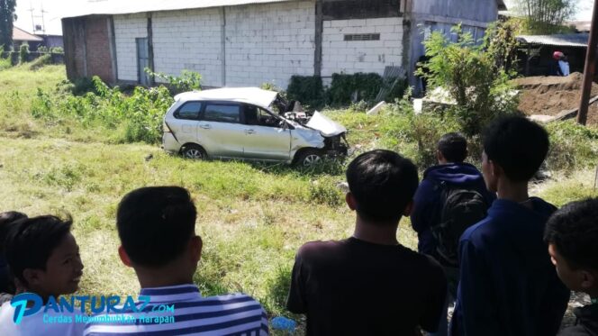 
					Avanza Tertabrak KA di Kraton, Penumpang Tewas Seketika
