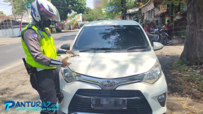 
					Sok-sokan Kendarai Mobil Bodong, eh Kena Tilang