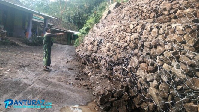 
					Bronjong di Tambak Ukir Kotanyar Dikeluhkan Warga, ini Sebabnya 