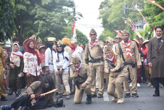 
					Saat Bupati-Wabup Lumajang Duet Kenalkan Kostum Pejuang Kemerdekaan
