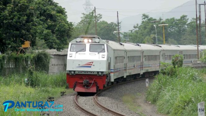
					Penumpang KA Wajib Vaksin Booster, Layanan PCR di Stasiun Ditiadakan