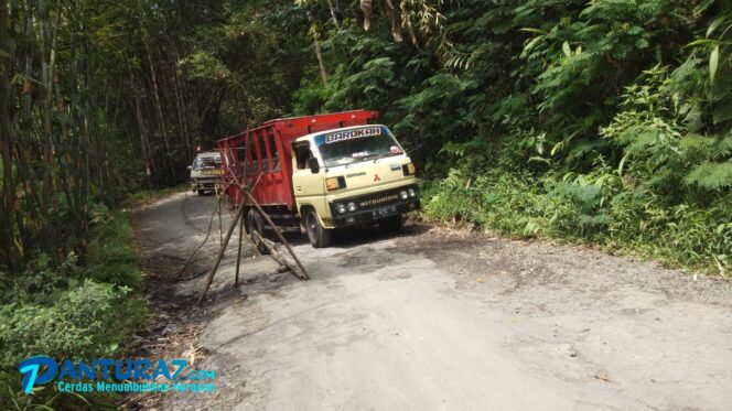 
					Jalur Senduro – Pasrujambe Rusak Parah, Pengguna Jalan Mengeluh