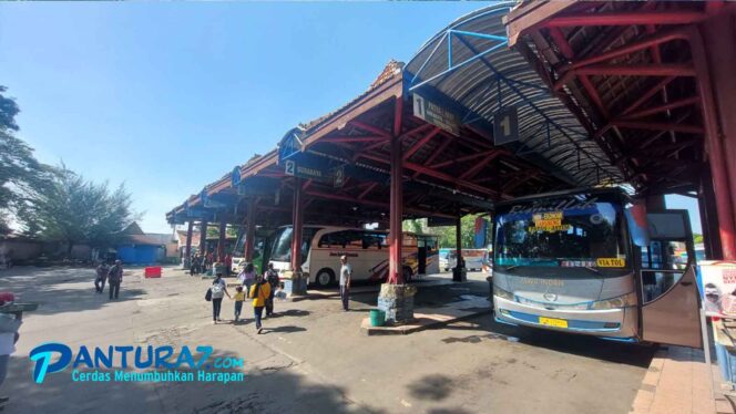 
					BBM Naik, Tarif Bus Patas Naik, Bus Ekonomi Tetap
