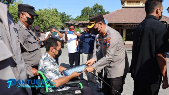 
					Gagalkan Curanmor, Tiga Karyawan RSUD Tongas Dapat Penghargaan