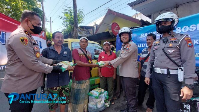 
					Gandeng Klub Vespa, Polresta Bagikan 500 Paket Sembako
